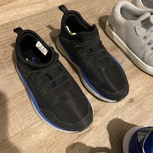 Boys size 11 puma shoes